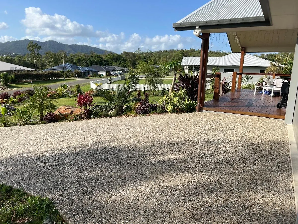 Kookaburra Lodge Airlie Beach Australia
