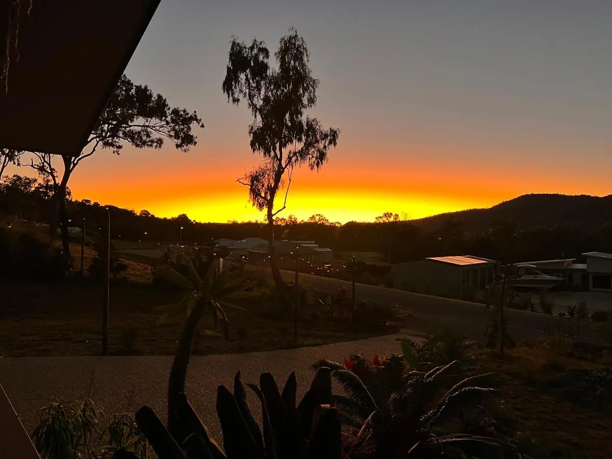 Kookaburra Lodge Airlie Beach Bed & Breakfast
